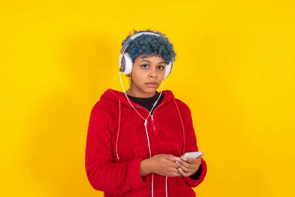 Afro American Girl Mobile Phone Headphones Yellow Background — Stok fotoğraf