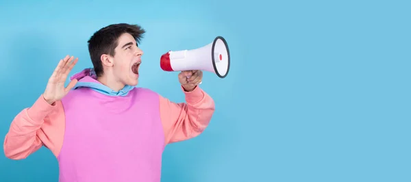 Junger Teenager Oder Student Mit Megafon Isoliert Auf Dem Hintergrund — Stockfoto