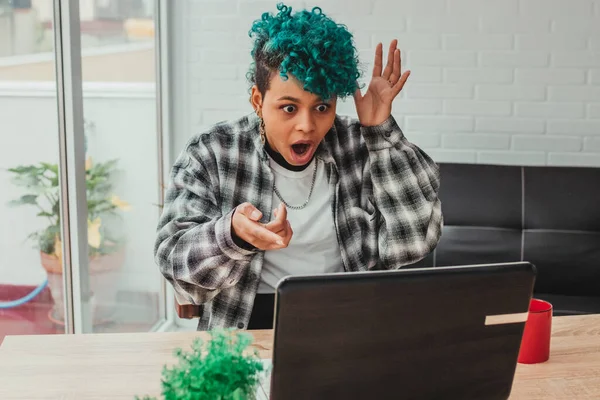 Young Woman Student Girl Computer Expression Amazement Surprise Home Office — Stock Photo, Image