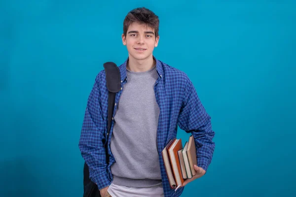 Tiener Student Jongen Met Rugzak Boeken Geïsoleerd Kleur Achtergrond — Stockfoto