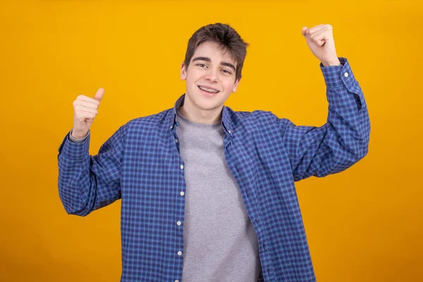 Jovem Adolescente Estudante Menino Isolado Fundo Cor — Fotografia de Stock