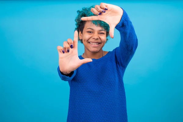 Jovem Mulher Afro Americana Menina Isolada Fundo Cor — Fotografia de Stock