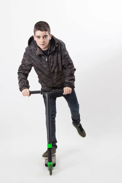 Pojke Eller Tonåring Med Spark Scooter Isolerad Vit Bakgrund — Stockfoto