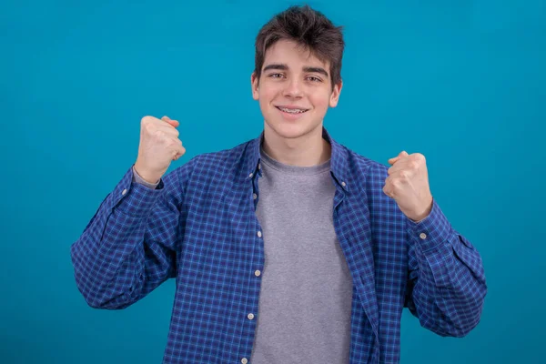 Retrato Jovem Homem Casual Estudante Isolado Fundo Cor — Fotografia de Stock