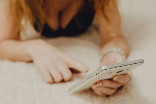 Sexy Meisje Vrouw Met Mobiele Telefoon — Stockfoto