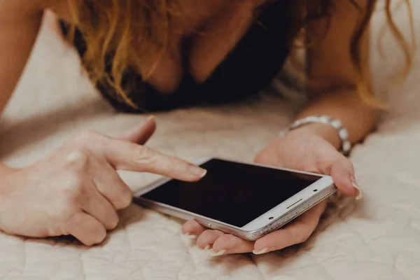 Menina Sexy Mulher Com Telefone Móvel — Fotografia de Stock