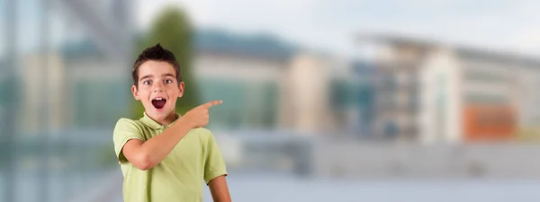 Studente Ragazzo Con Espressione Sorpresa Ammirazione Scuola — Foto Stock