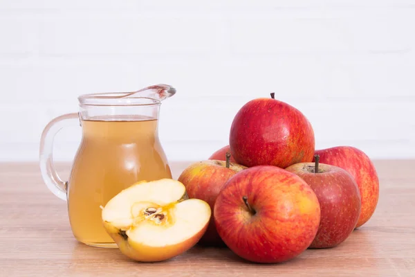 Äppelcider Eller Ättika Med Naturliga Äpplen — Stockfoto