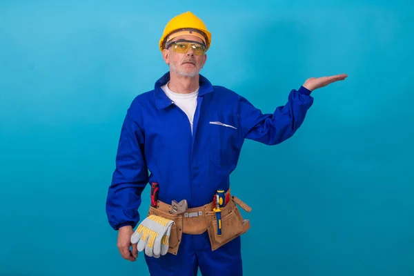 Erwachsener Mann Mit Kleidung Und Ausrüstung Für Bauarbeiten Arbeiter — Stockfoto