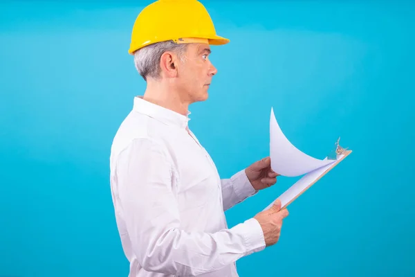 Man Geïsoleerd Kleur Achtergrond Met Bouw Helm — Stockfoto