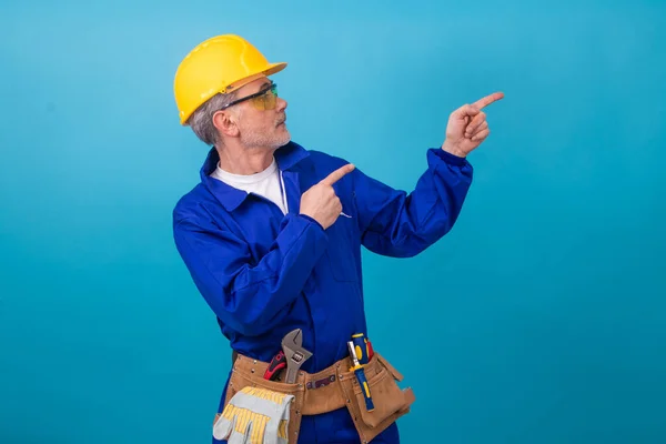 Byggnadsarbetare Eller Professionell Isolerad Färg Bakgrund Med Verktyg — Stockfoto