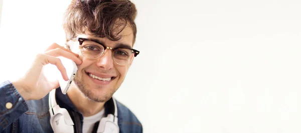 Retrato Adolescentes Con Teléfono Móvil Auriculares — Foto de Stock