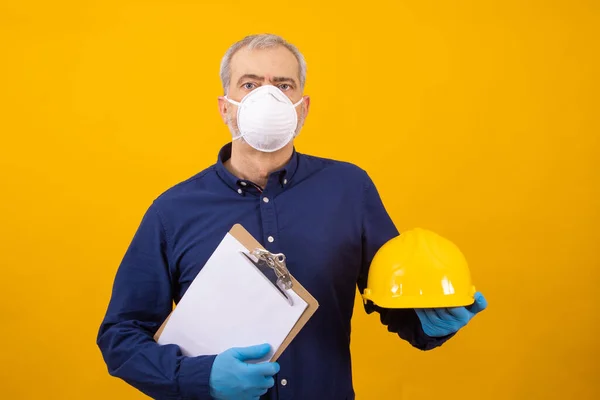 Arbeiter Oder Berufstätige Mit Handschuhen Und Maske Gegen Infektionen Oder — Stockfoto