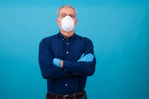 Homem Adulto Com Máscara Luvas Isoladas Fundo Cor — Fotografia de Stock