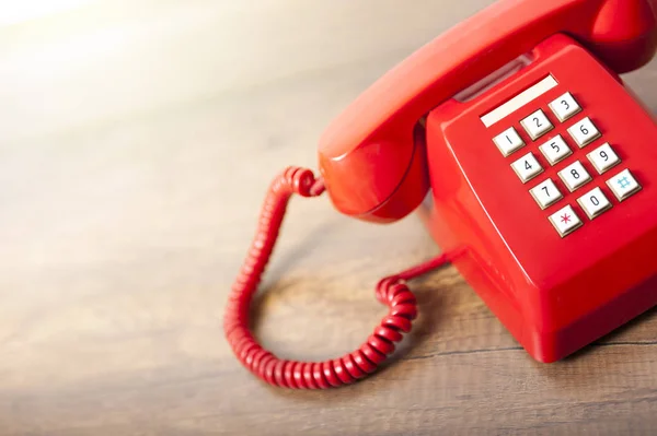 Fechar o telefone retro vermelho — Fotografia de Stock