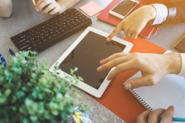 Tablet pc sahte elleriyle