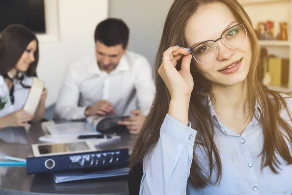 Güzel ofis işçi erkek tutar