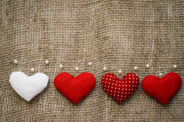 Два текстильні серця, зроблені — стокове фото