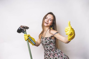 Başparmak gülümseyen temiz Bayan ortaya