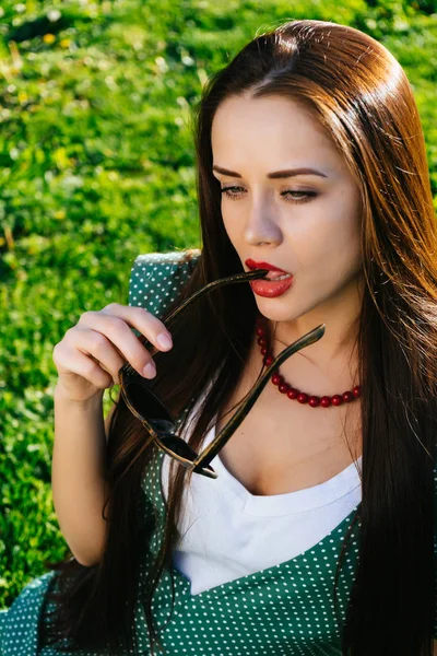 Kadın gözlük, güneş gözlüğü, boşaltmak kızla