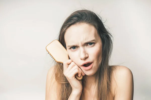 Multa mulher feliz desfrutar de cabelos de saúde, cuidados de beleza — Fotografia de Stock