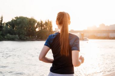 Spor kız şehirde bir kaçak