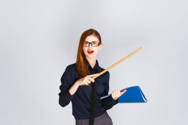 Genç kadın öğretmen Puan bir yerde bir hükümdar ile