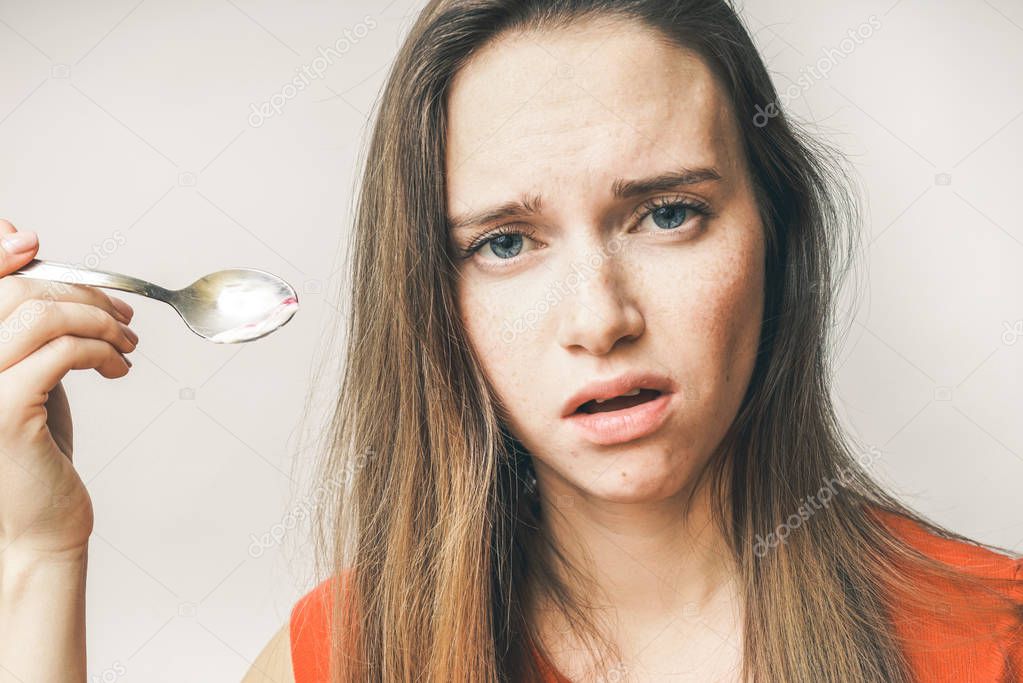 Woman dont like eating food,hangry