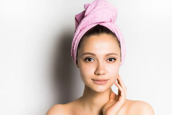 The girl looks after the skin, touches the face. Skin care — Stock Photo, Image