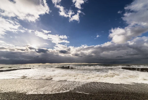 Mar, olas, arena, hermoso cielo, naturaleza, vacaciones en el mar —  Fotos de Stock