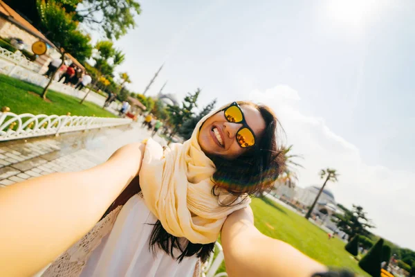 Merry happy girl traveler makes selfie, a Muslim with glasses, an exchange student — Stock Photo, Image