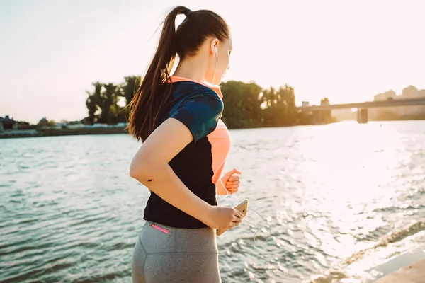 Koşucu sinsice trenler, motive ve ilham verir