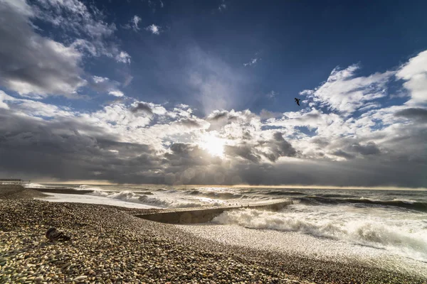 Sea beach, beautiful cloudy sky, sun, sea — Stock Photo, Image