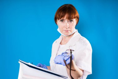 kadın doktor kesinlikle onun önünde bir şey at gözlüklerini Puan