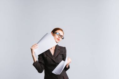 klasörleri ve dosyaları elleri ile kız Sekreteri