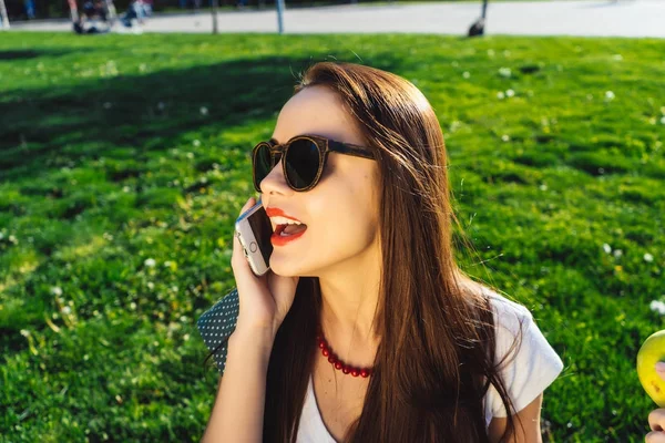 Smiling woman talking with smartphone and gossip,laughing — Stock Photo, Image