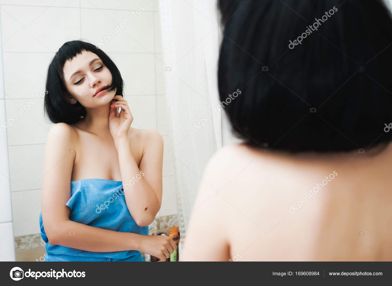 Девкам хочется вышла из душа в полотенце