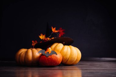 Cadılar Bayramı illüstrasyon ile Halloween kabak, yarasa. Cadılar Bayramı vektör çizim. 