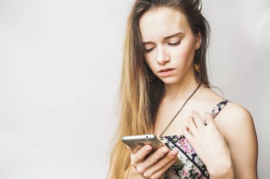 cep telefonunuzla seyir bir şey, metin genç kadın yaz