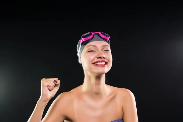 Chica en traje de baño alegremente mostrando un puño — Foto de Stock