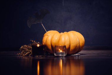 Cadılar Bayramı için sahne büyük balkabağı