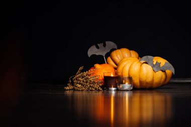 Cadılar Bayramı tarzında birkaç küçük kabak