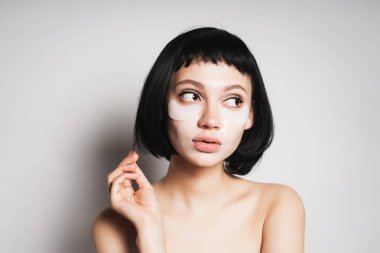 kısa siyah saç uzağa görünümlü genç güzel kız