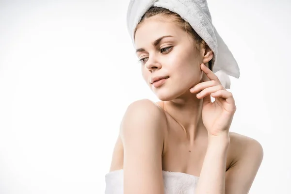 Beautiful young girl with clean skin, with a white towel on her head posing — Stock Photo, Image