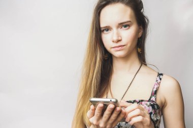 cep telefonunuzla seyir bir şey, metin genç kadın yaz