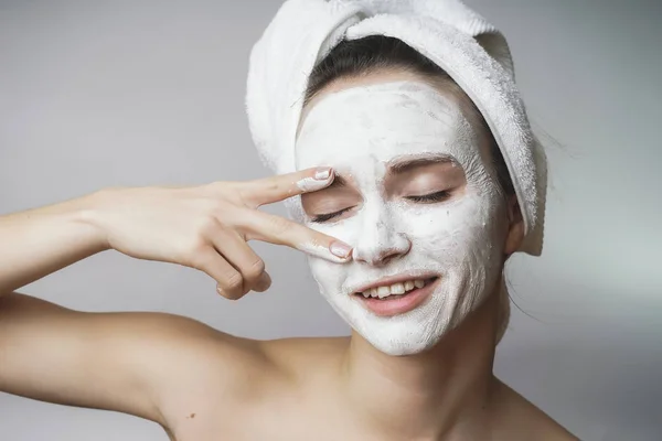 Amazed happy Woman use white cleanser mack,scrub on face — Stock Photo, Image