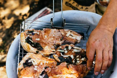 adam hunter yavru geyik eti ızgara bir piknik