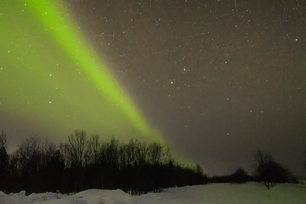 Luces boreales, Aurora boreal, verde, púrpura, azul, estrellas. Polo Norte, Islandia, Rusia — Foto de Stock