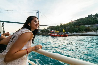 Cruise Gemi tatil kadın güverte tekne görünümünden zevk rahatlatıcı