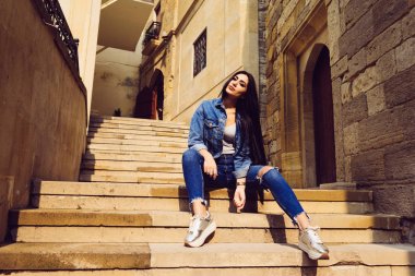 poz, Bakü şehir yürüyüş şık genç kız turizm